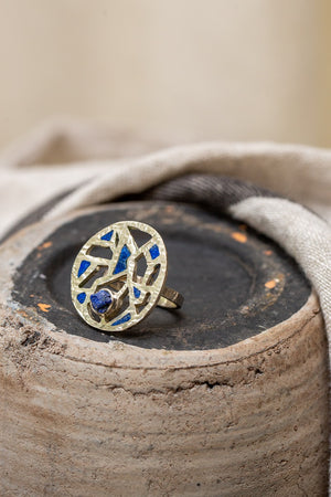 SHAHRAK Textured Silver Ring in Lapis Lazuli